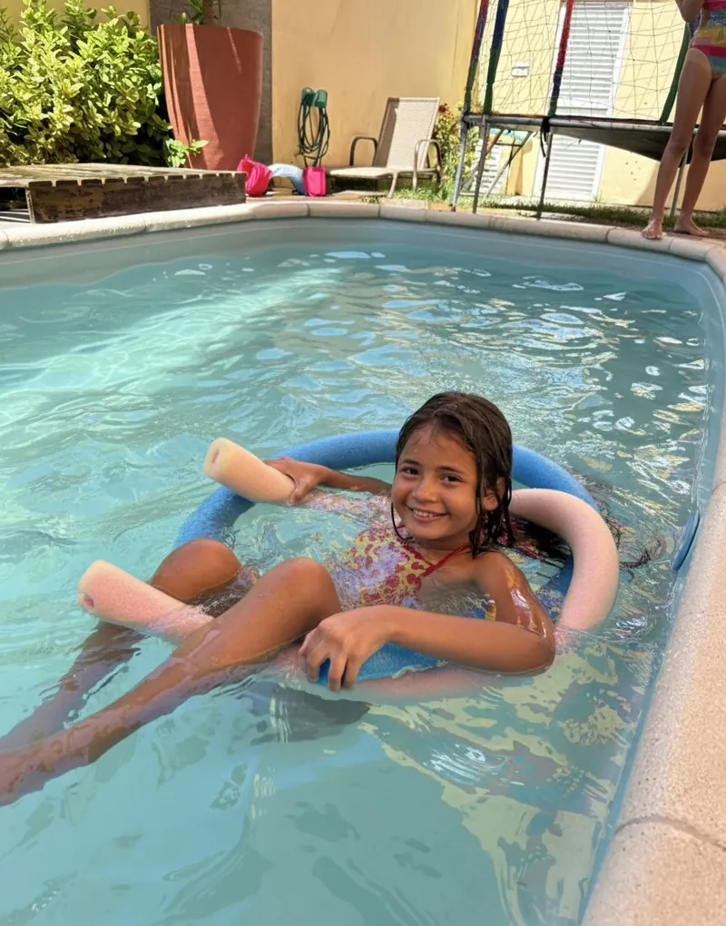 Piscina na colônia de férias Casa do Brincar